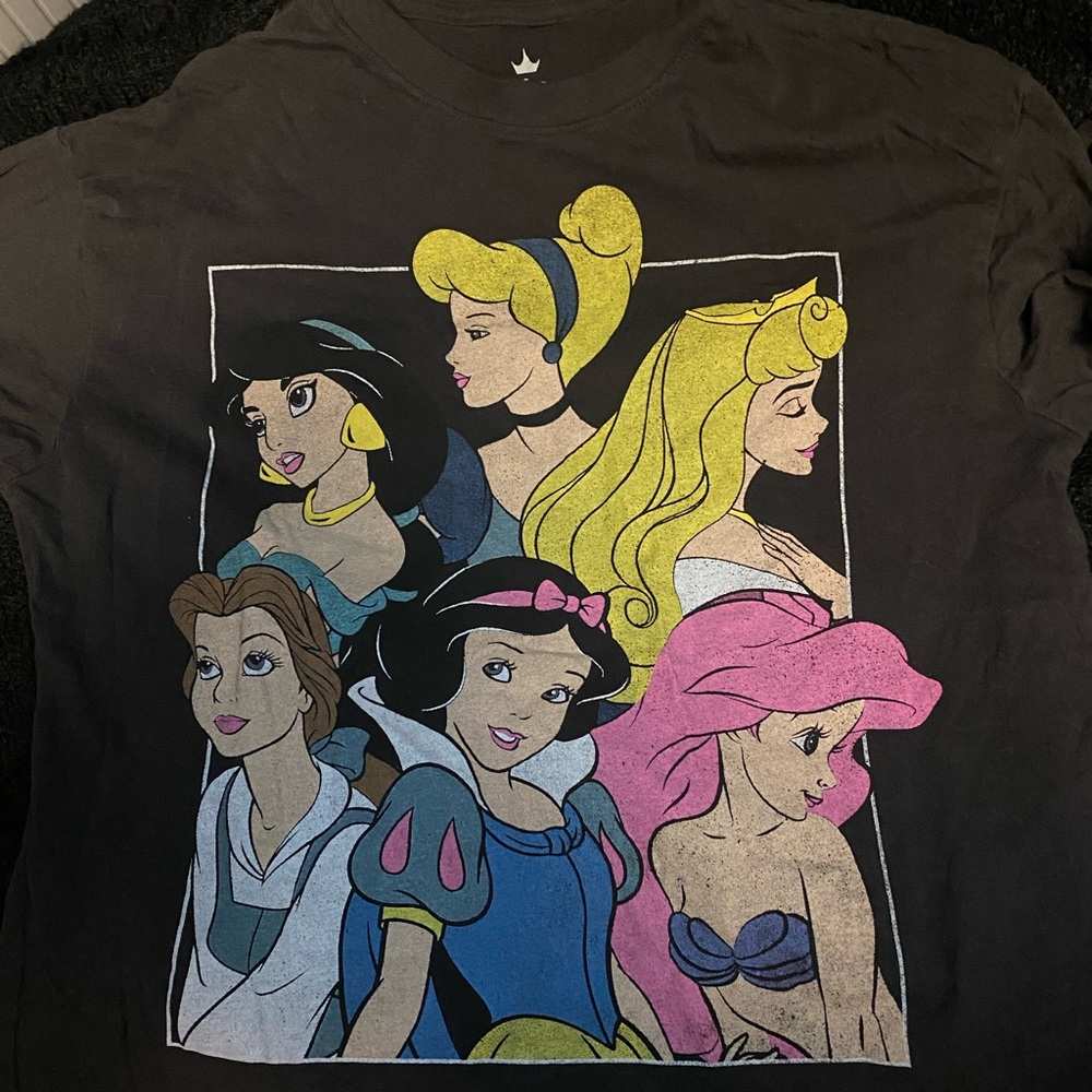 Disney Princess short-sleeved tee. Medium. Pre-loved.